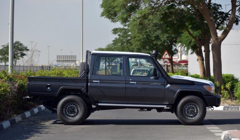 TOYOTA LAND CRUISER 79 DOUBLE CAB PICKUP LIMITED LX V8 4.5L full