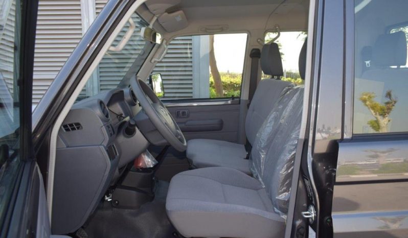 TOYOTA LAND CRUISER 79 DOUBLE CAB PICKUP LIMITED LX V8 4.5L full