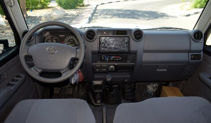 TOYOTA LAND CRUISER 79 DOUBLE CAB PICKUP LIMITED LX V8 4.5L full