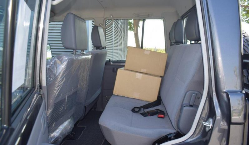 TOYOTA LAND CRUISER 79 DOUBLE CAB PICKUP LIMITED LX V8 4.5L full