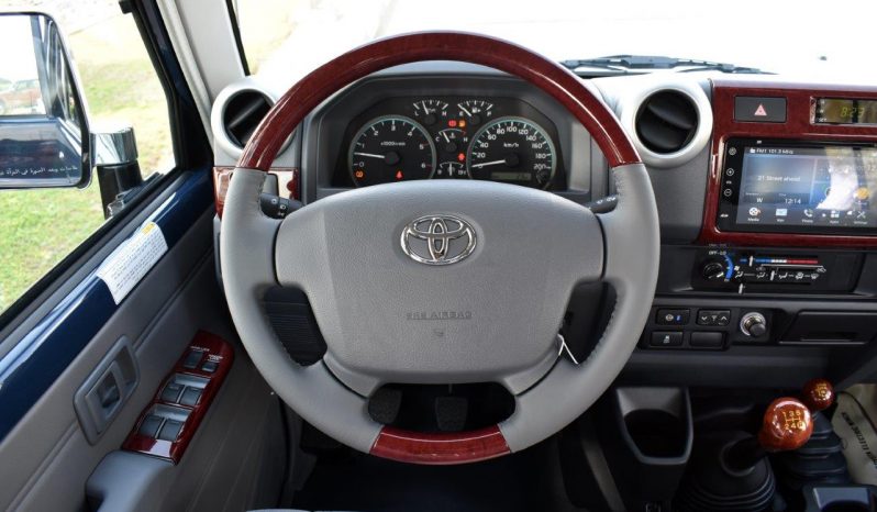 TOYOTA LAND CRUISER 79 DOUBLE CAB PICKUP  V8 4.5L TURBO full